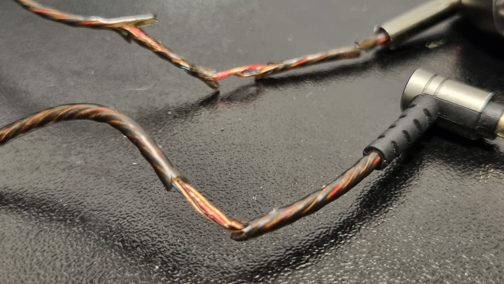 1MORE Quad Driver In-Ear Headphones - Customer Photo From Juan Carlos Quino