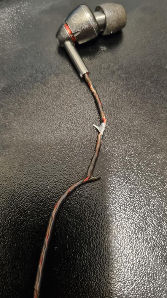 1MORE Quad Driver In-Ear Headphones - Customer Photo From Juan Carlos Quino
