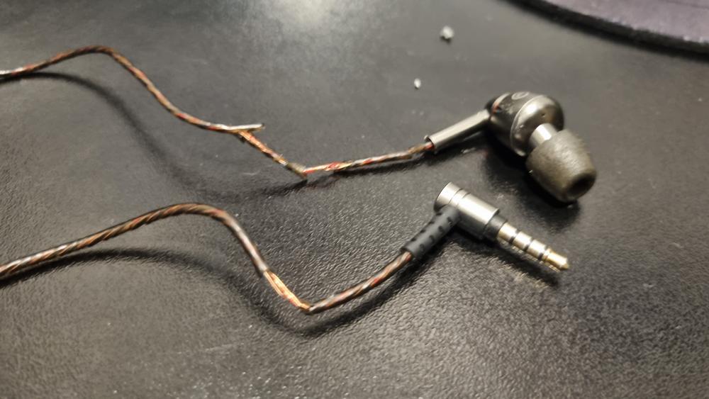 1MORE Quad Driver In-Ear Headphones - Customer Photo From Juan Carlos Quino